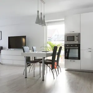 https://airport-residence-apartment-across-from-otopeni-airport.bucharesthotelsnow.com